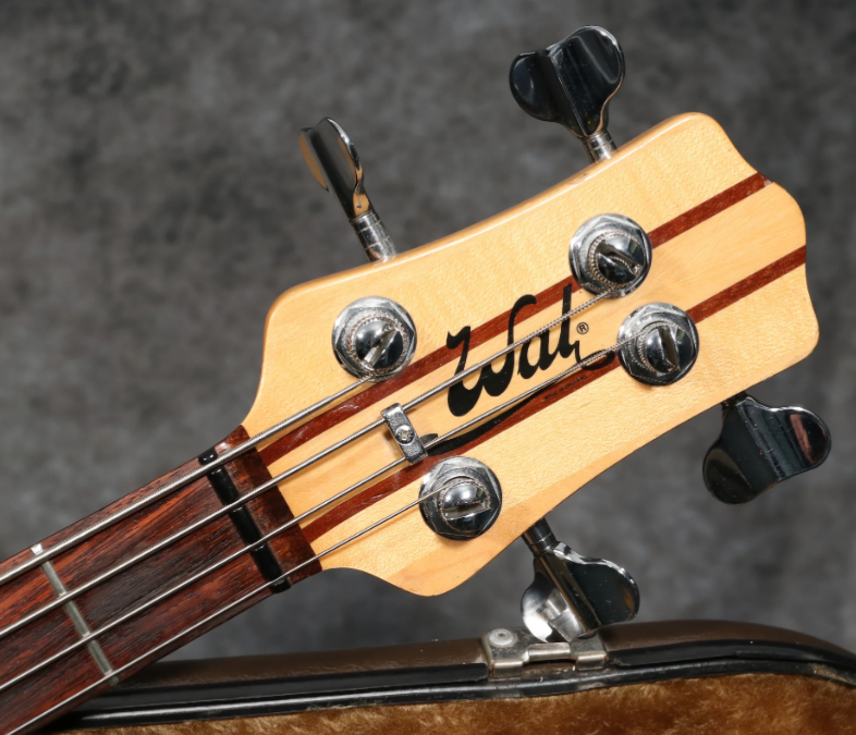 W2117.headstock-front.jpg