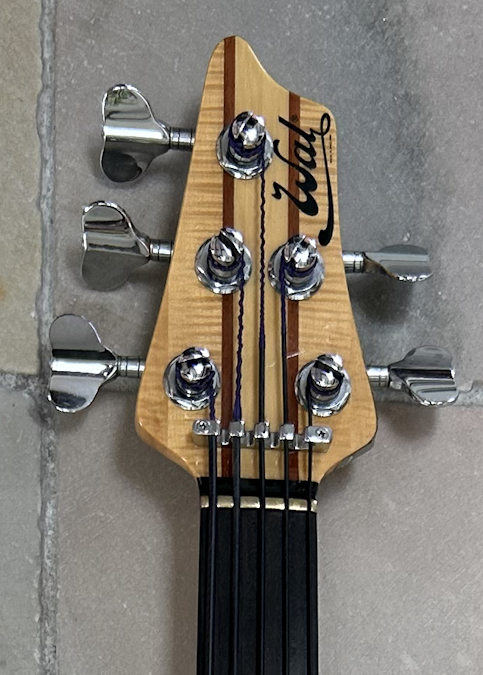 W3637.headstock-front.jpg