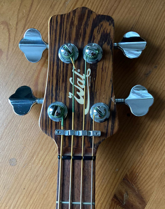 W3672.headstock-front.jpg