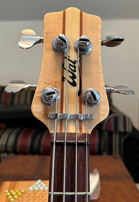 W3831.headstock-front.jpg