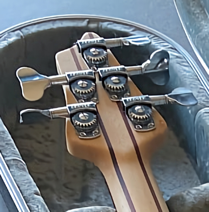 W4310.headstock-rear.jpg