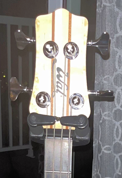 W4333.headstock-front.jpg